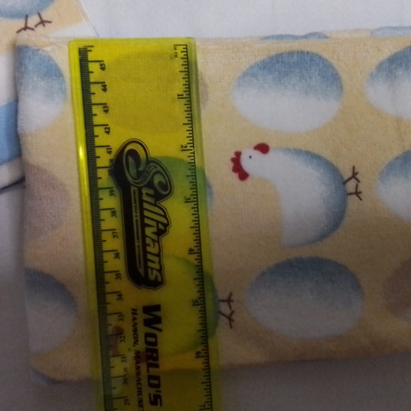 Set of four kitchen towels from Costco - Picture 8 of 11